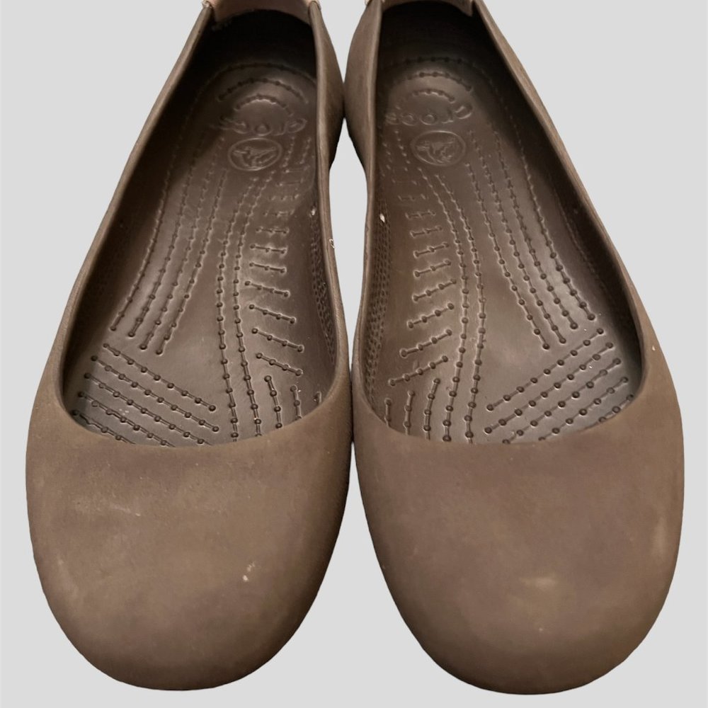 Crocs size 9 brown flats